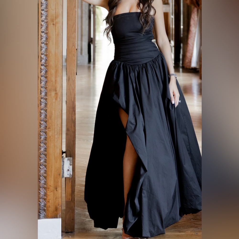 Chic Black Strapless Gown - Picture 3 of 4
